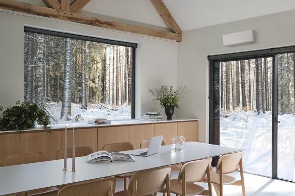 FTXTM-R_Installation picture_008.tif-cq5dam.web.1280.1280 Klimatska naprava DAIKIN Perfera W Nordic FTXTM30 (FTXTM30R+RXTM30R)