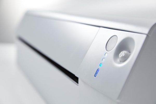 FTXTM-R_det_lichtjes.tiff-cq5dam.web.1280.1280 Klimatska naprava DAIKIN Perfera W Nordic FTXTM30 (FTXTM30R+RXTM30R)