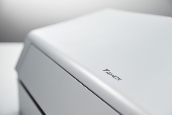 FTXTM-R_det_logo.tiff-cq5dam.web.1280.1280 Klimatska naprava DAIKIN Perfera W Nordic FTXTM30 (FTXTM30R+RXTM30R)