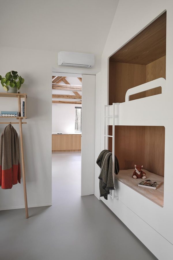 FTXTP-M_Installation picture_003.tif-cq5dam.web.1280.1280 Klimatska naprava DAIKIN Comfora Nordic FTXTP35 (FTXTP35M+RXTP35R)